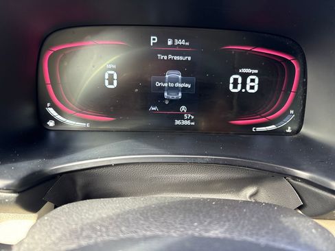 Used 2025 Kia Soul LX w/ LX Technology Package FWD image 16
