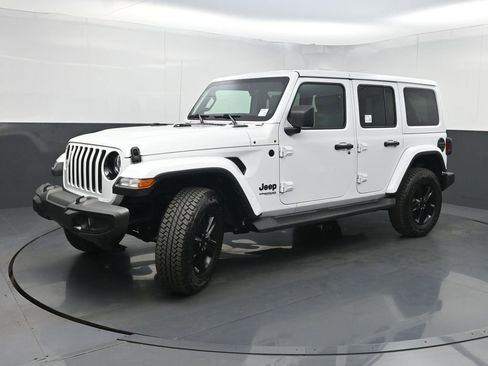 Used 2022 Jeep Wrangler Unlimited Sahara AWD/4WD image 22