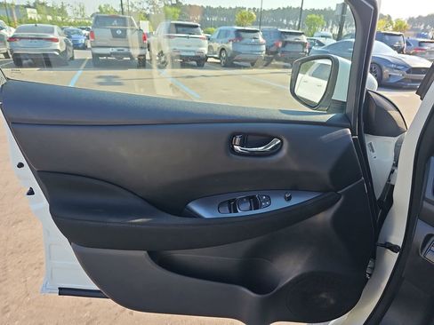 Used 2024 Nissan Leaf S FWD image 29