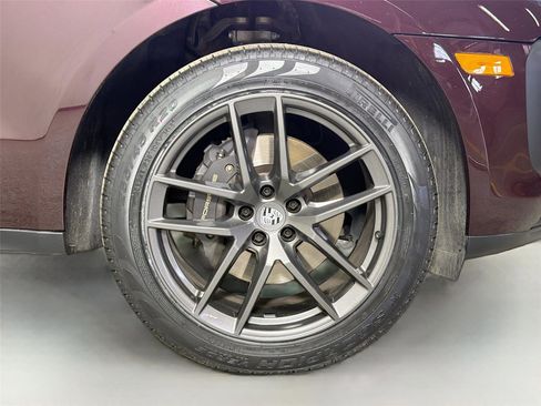 Certified 2023 Porsche Macan Turbo AWD/4WD image 14