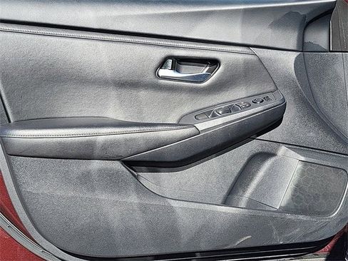 Certified 2025 Nissan Sentra SV image 6