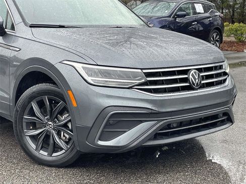 Used 2024 Volkswagen Tiguan SE image 9