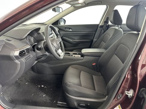 Used 2024 Nissan Altima 2.5 SV image 6