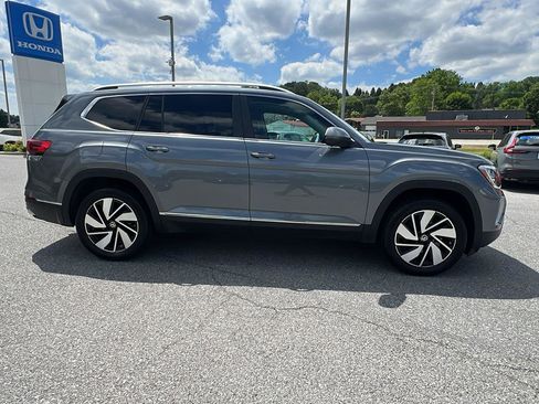 Used 2024 Volkswagen Atlas SEL AWD/4WD image 3