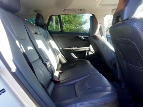 Used 2018 Volvo V60 T5 Cross Country w/ Convenience Package image 18