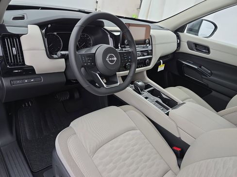 New 2025 Nissan Pathfinder SV image 17