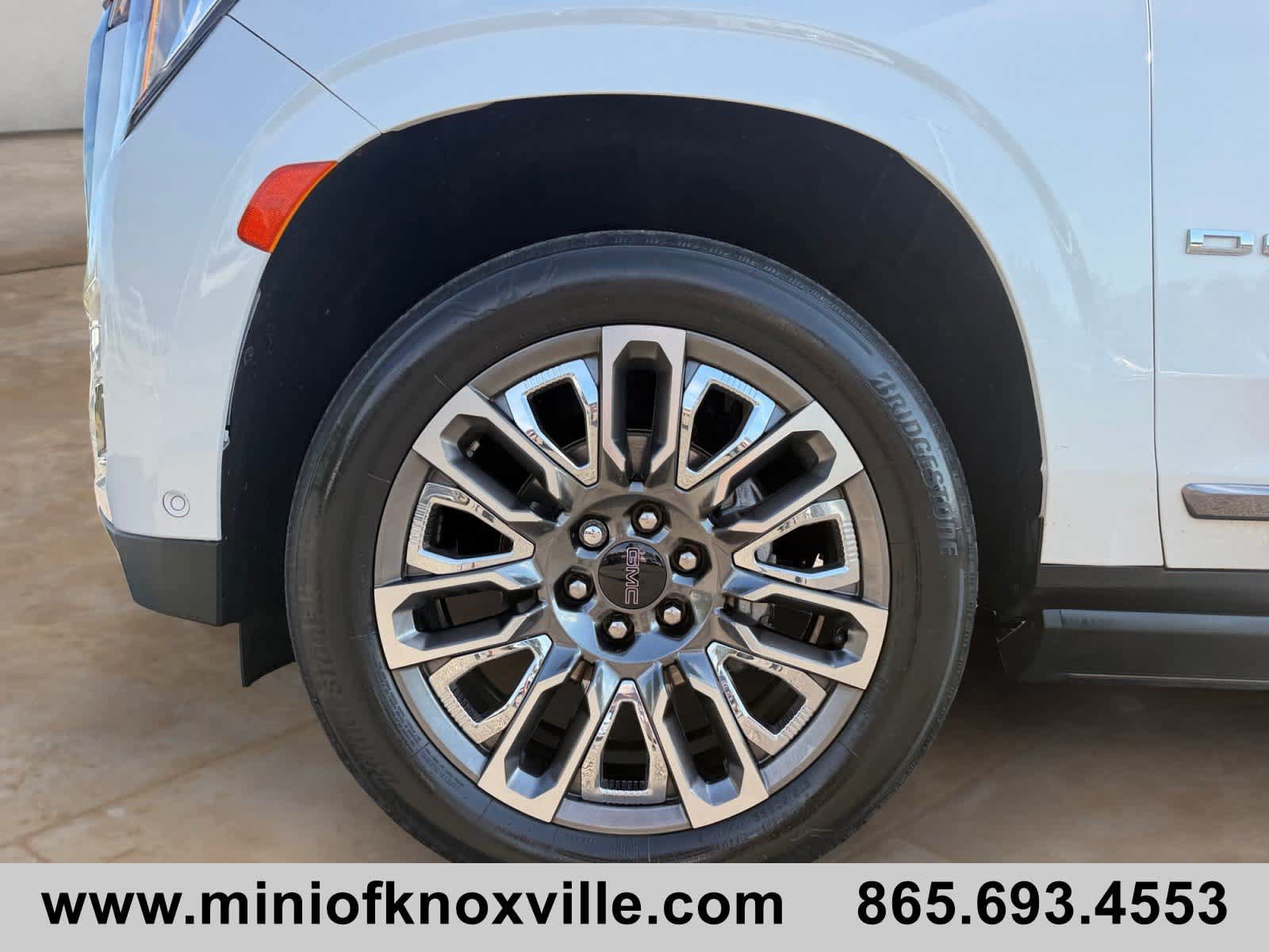 Used 2024 GMC Yukon Denali Ultimate AWD/4WD image 9