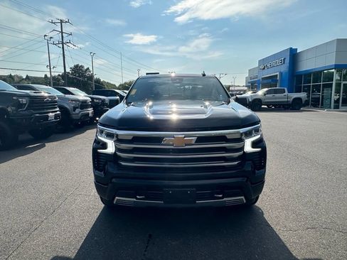 Used 2023 Chevrolet Silverado 1500 High Country w/ High Country Premium Package AWD/4WD image 2