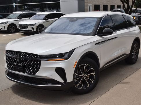 New 2026 Lincoln Nautilus Premier AWD/4WD image 12