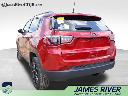 Used 2025 Jeep Compass Latitude w/ Altitude Special Edition AWD/4WD image 18