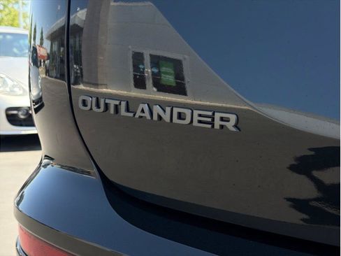 New 2026 Mitsubishi Outlander LE FWD image 23