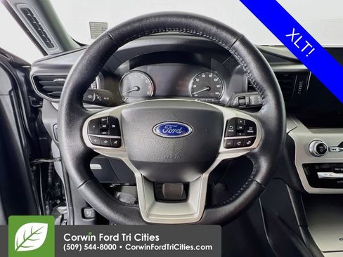 Used 2024 Ford Explorer XLT AWD/4WD image 8