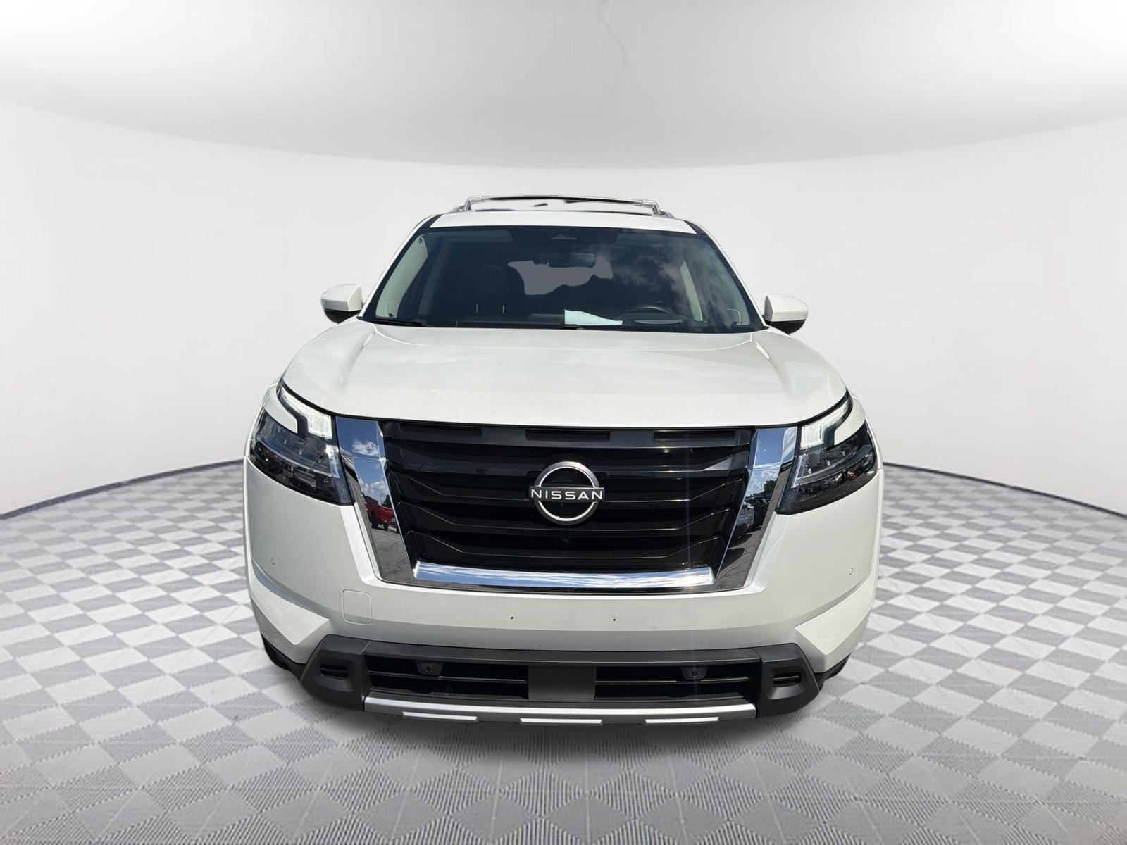Used 2023 Nissan Pathfinder Platinum w/ Lighting Package (N93) FWD image 2