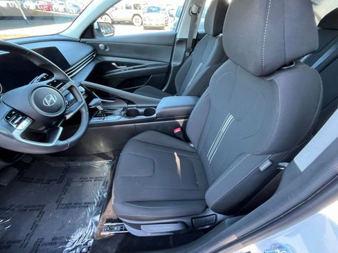 Used 2025 Hyundai Elantra SEL image 27