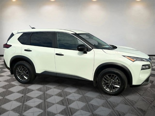 Used 2023 Nissan Rogue S AWD/4WD image 5