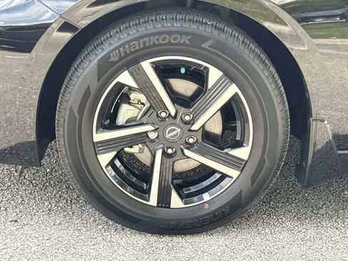 Used 2025 Nissan Sentra SV FWD image 11