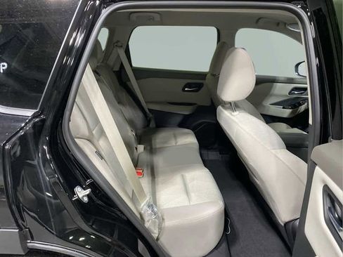 Certified 2025 Nissan Rogue SV image 22