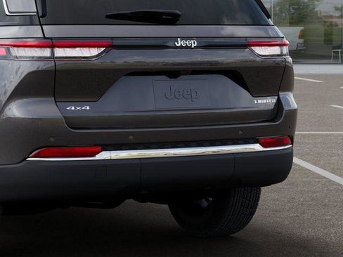 New 2025 Jeep Grand Cherokee Limited w/ Trailer Tow Package image 22