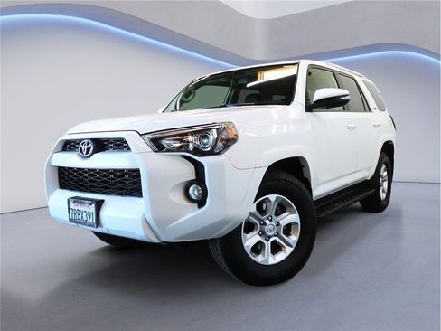 Used 2016 Toyota 4Runner SR5 Premium image 2