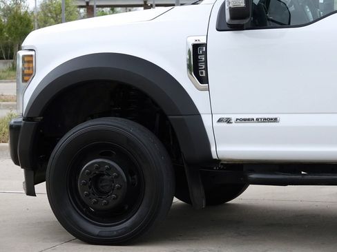 Used 2019 Ford F550 4x4 Crew Cab Super Duty w/ Power Equipment Group image 11