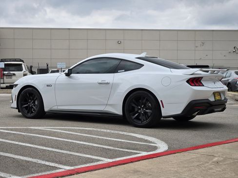 Used 2025 Ford Mustang GT RWD image 5