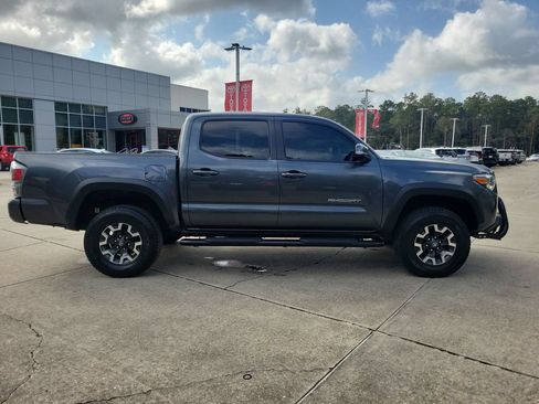 Used 2023 Toyota Tacoma TRD Off-Road w/ Technology Package AWD/4WD image 8