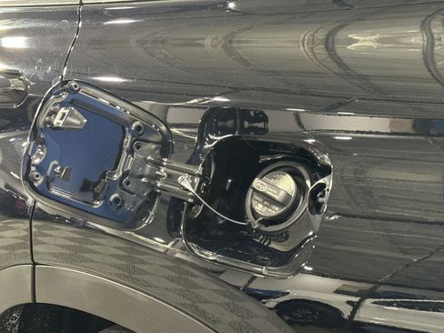 Used 2020 Toyota Highlander LE image 40