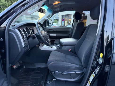 Used 2010 Toyota Tundra 4x4 CrewMax image 9