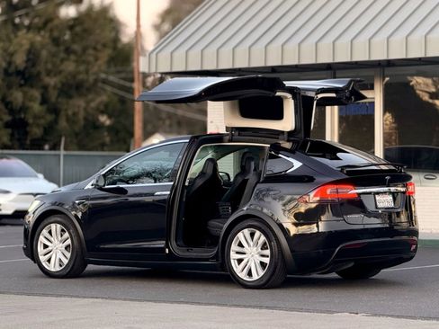 Used 2016 Tesla Model X 75D image 7