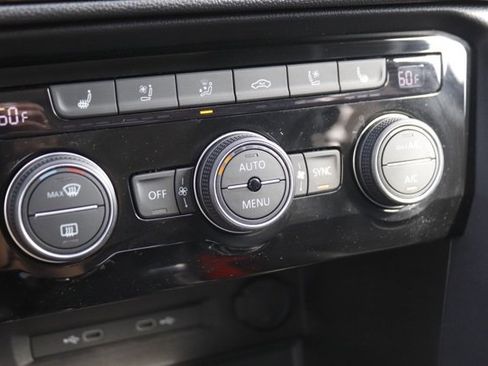 Used 2024 Volkswagen Taos SEL image 27