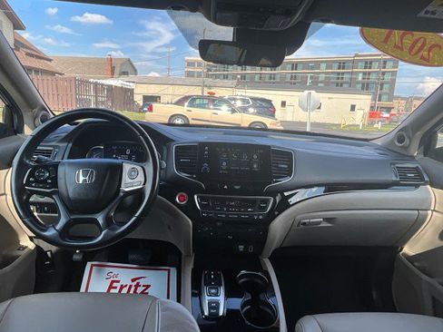 Used 2021 Honda Pilot Touring image 11