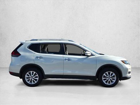 Used 2019 Nissan Rogue SV image 4