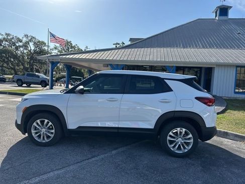 Used 2022 Chevrolet TrailBlazer LS image 2