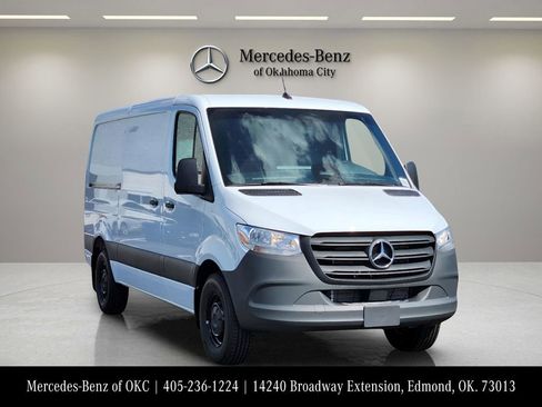 Used 2025 Mercedes-Benz Sprinter 2500 image 2