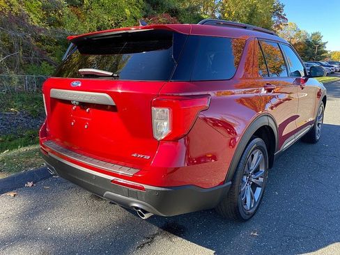 Certified 2022 Ford Explorer XLT w/ Equipment Group 202A image 7