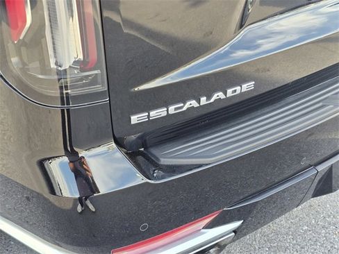 Used 2024 Cadillac Escalade Premium Luxury w/ Performance Package image 11