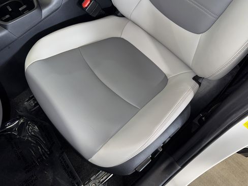 Used 2024 Toyota RAV4 XLE Premium FWD image 34