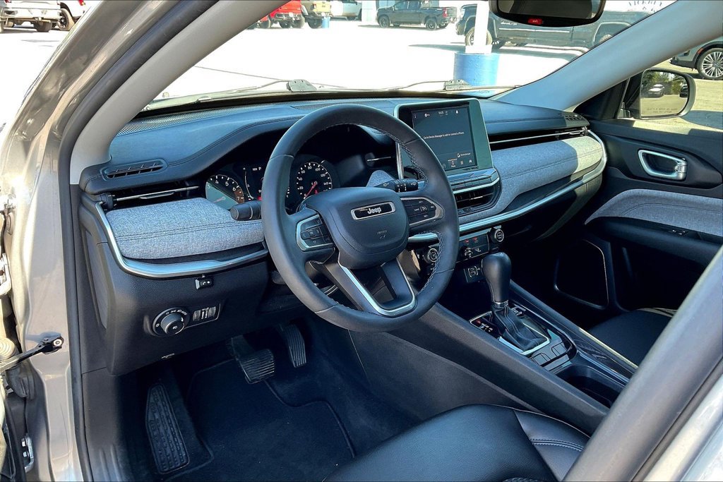 Used 2022 Jeep Compass Latitude FWD image 23