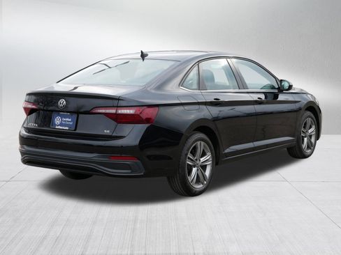 Certified 2022 Volkswagen Jetta SE w/ Panoramic Sunroof Package image 7