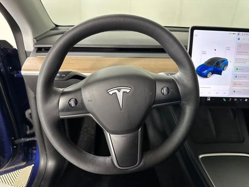 Used 2022 Tesla Model Y Long Range image 14