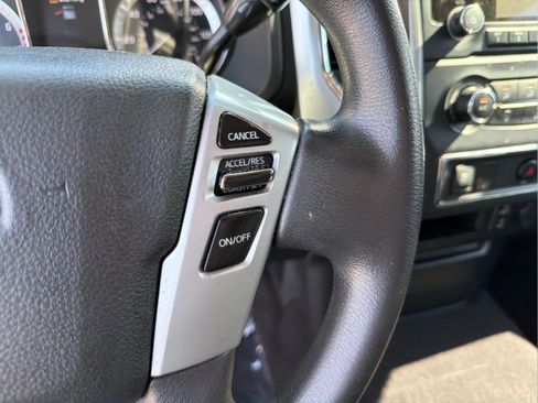 Used 2017 Nissan Titan SV RWD image 14