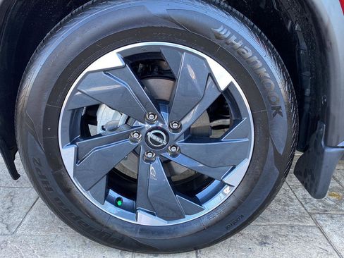 Certified 2025 Nissan Rogue SV image 14