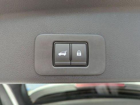 Certified 2025 Nissan Murano SV FWD image 18