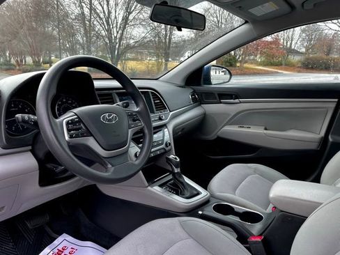 Used 2017 Hyundai Elantra SE image 12