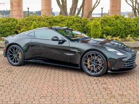 Used 2025 Aston Martin V8 Vantage Coupe image 44