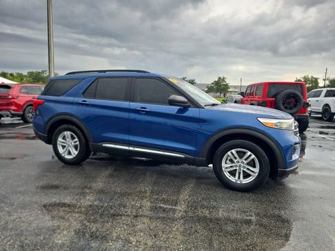 Used 2021 Ford Explorer XLT RWD image 2