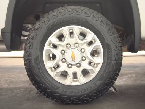 Used 2024 Chevrolet Silverado 2500 LT image 18