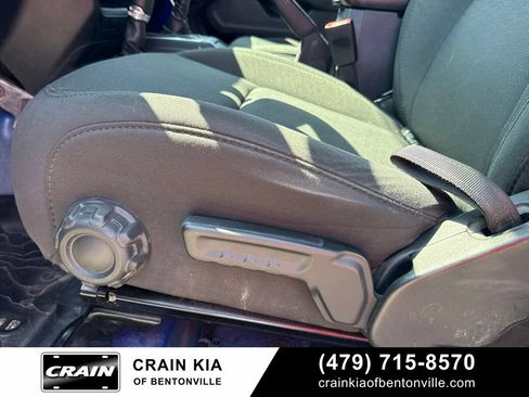 Used 2018 Jeep Wrangler Sport AWD/4WD image 18