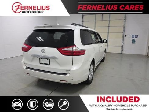 Used 2017 Toyota Sienna Limited Premium image 4