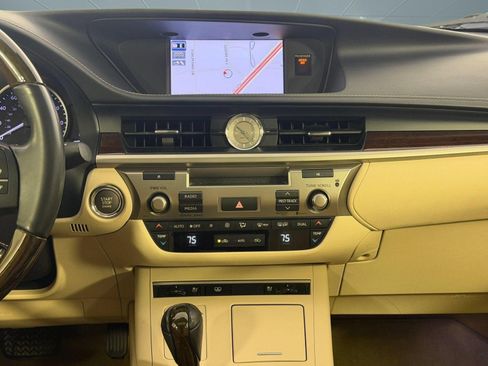 Used 2013 Lexus ES 350 w/ Luxury Pkg FWD image 18